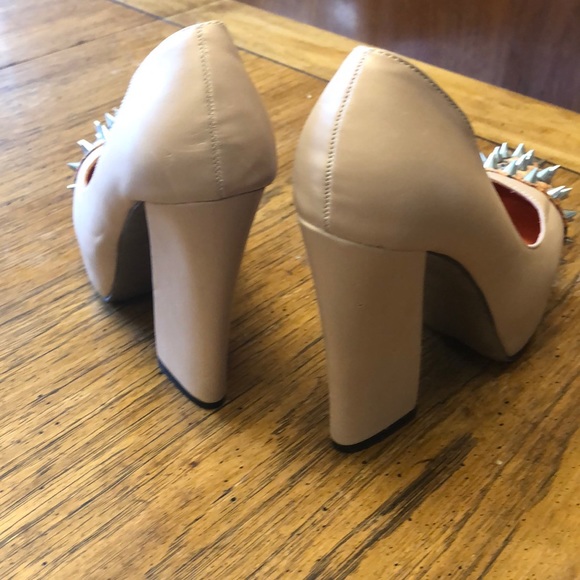 Privileged Heels - Picture 4 of 4